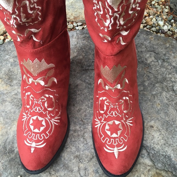 Embroidered Bohemian Ukraine Faux Suede Boots - Picture 4 of 8